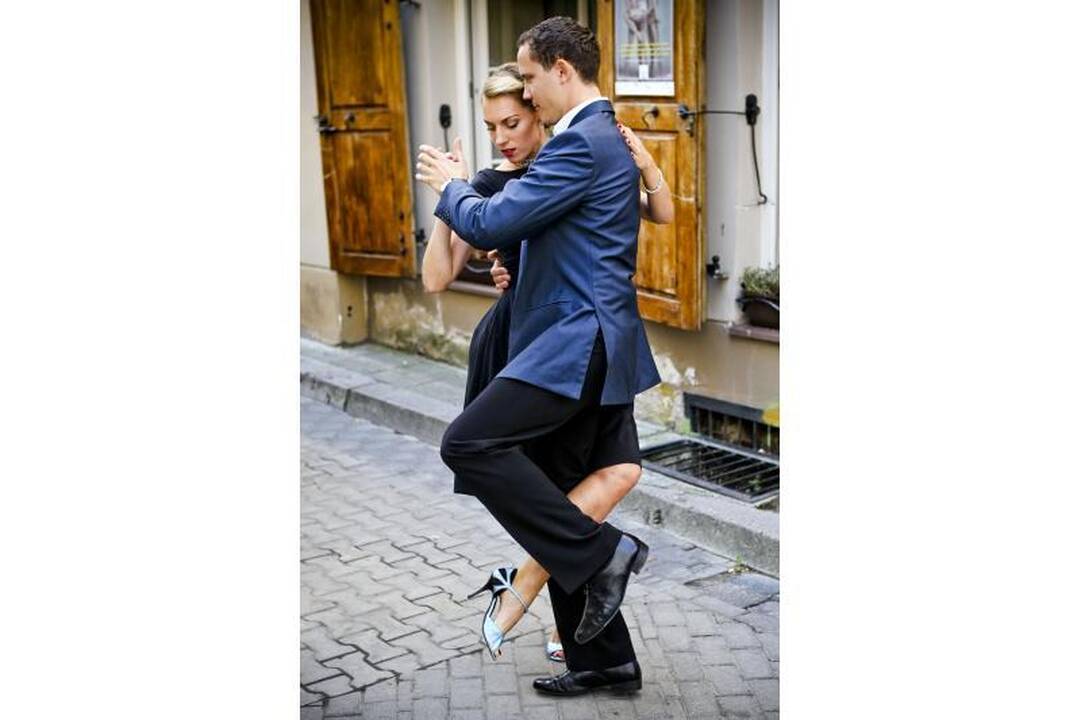 „Tango Salon“ – apie moters grožį ir pastangas suvilioti vyrą 