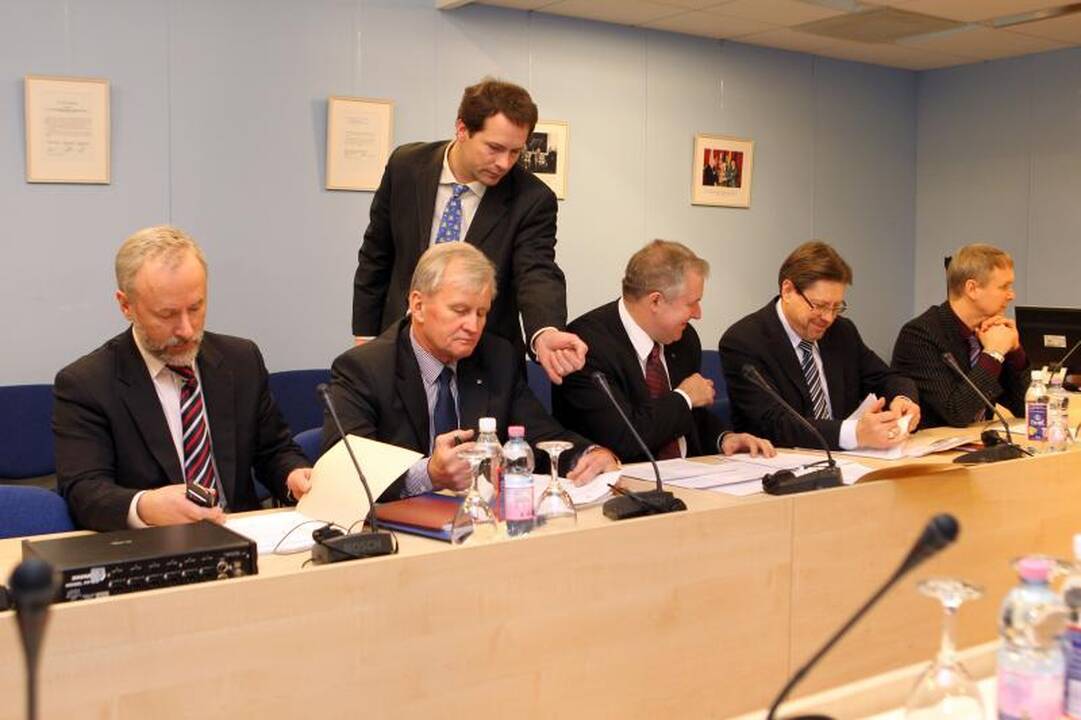 Laikinoji „Snoro“ komisija apklaus krūvą pareigūnų