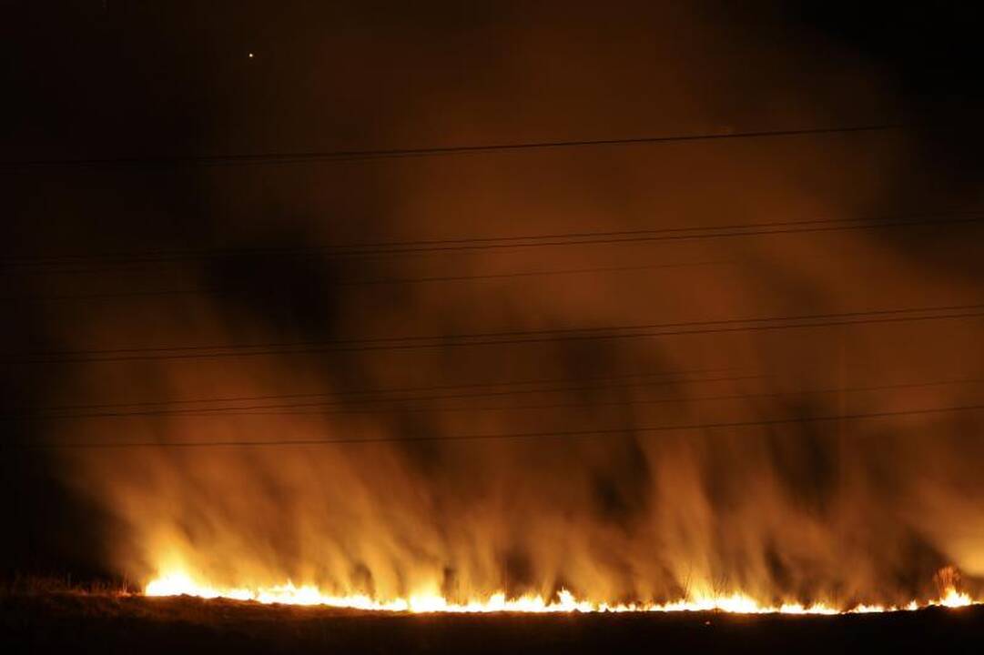 Parduotuvėje Vilniuje kilo gaisras, užsidegė lubos