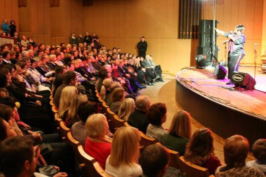 Gospelo muzika liesis VDU salėje