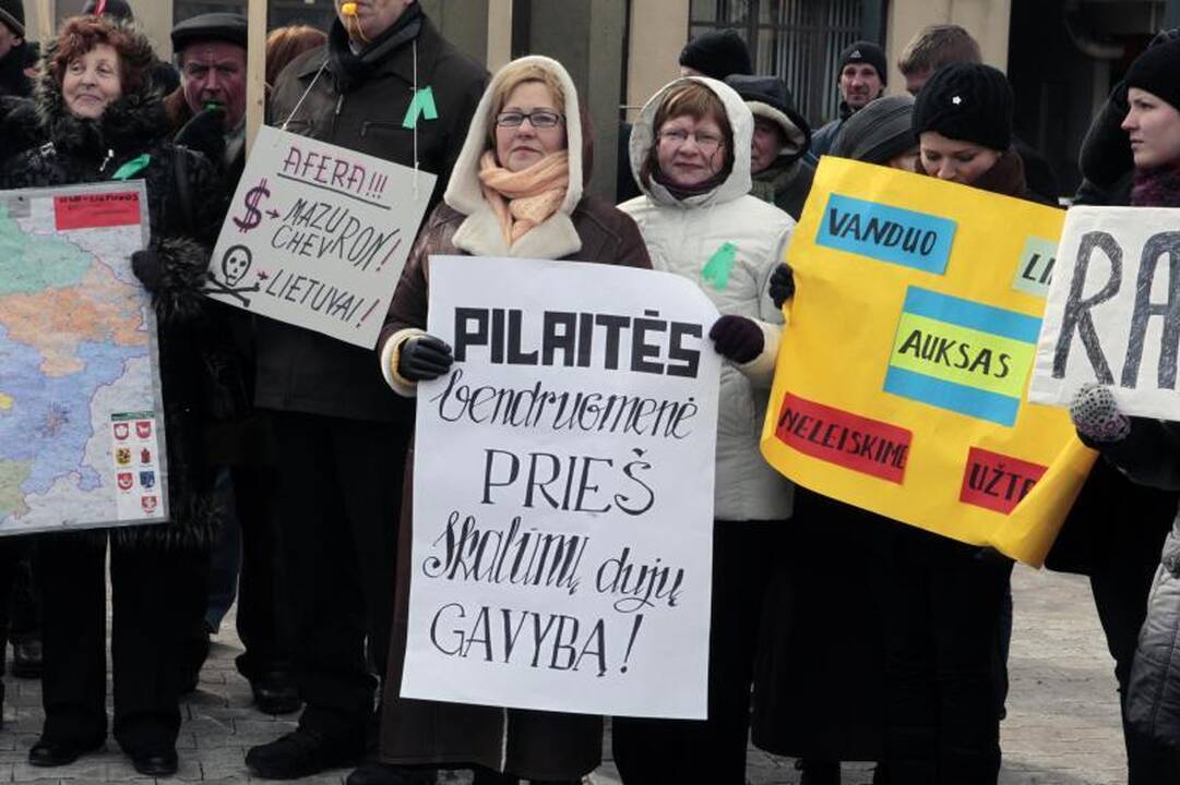 Prie Seimo vėl piketuota prieš skalūnų dujas