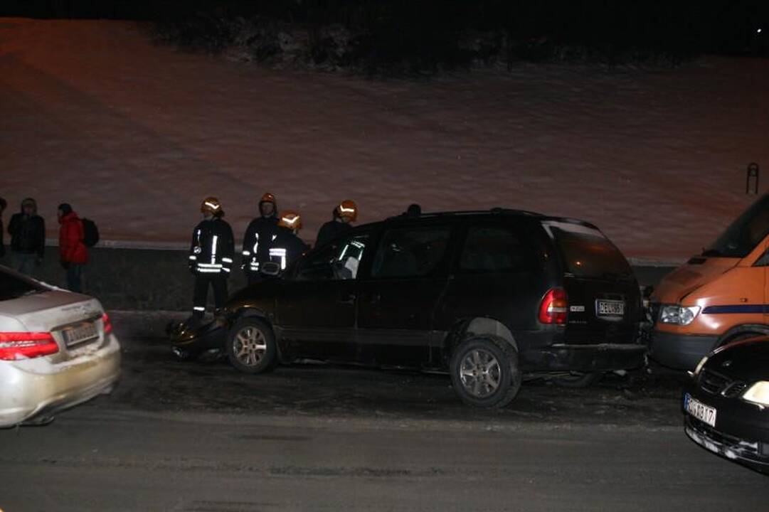 Vilniuje susidūrė keturi automobiliai, žuvo vairuotojas