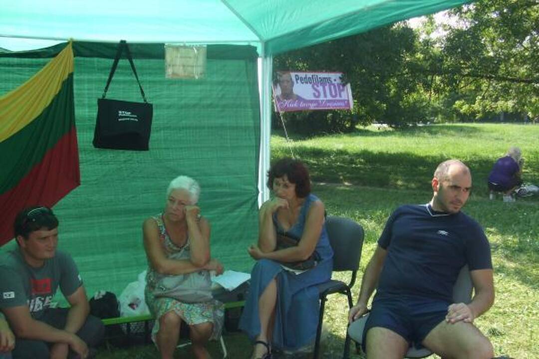 Biurokratinės kliūtys D.Kedžio šalininkams trukdo susitvarkyti visus leidimus
