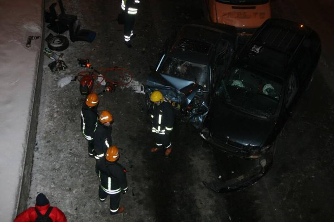 Vilniuje susidūrė keturi automobiliai, žuvo vairuotojas