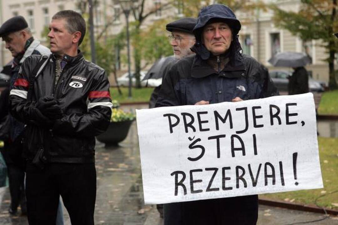 Po Vyriausybės langais - protestas "dėl išvogtos Lietuvos"
