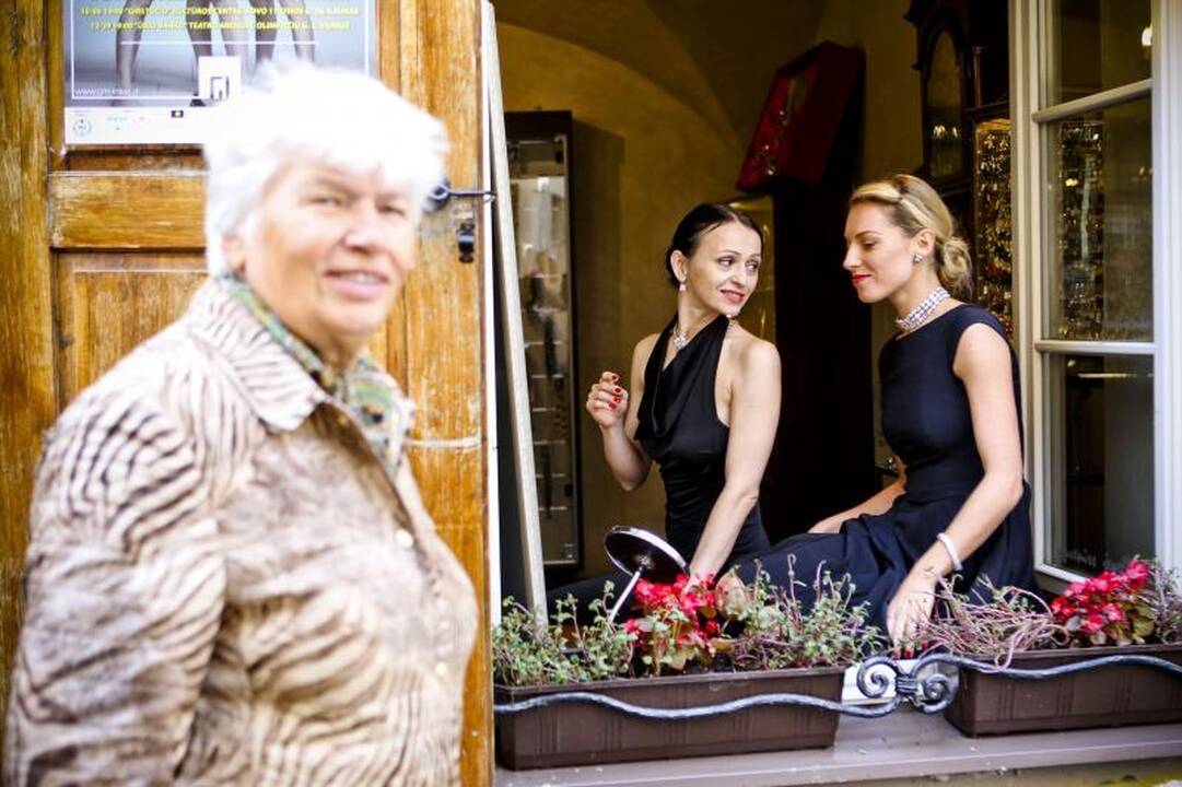 „Tango Salon“ – apie moters grožį ir pastangas suvilioti vyrą 