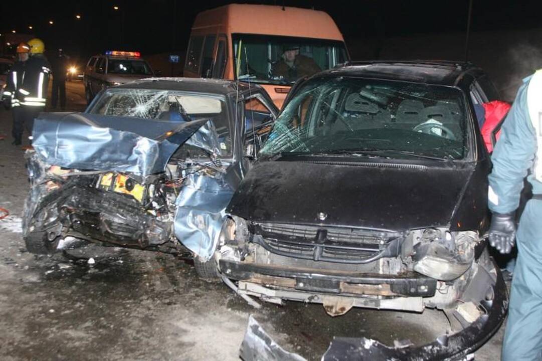 Vilniuje susidūrė keturi automobiliai, žuvo vairuotojas
