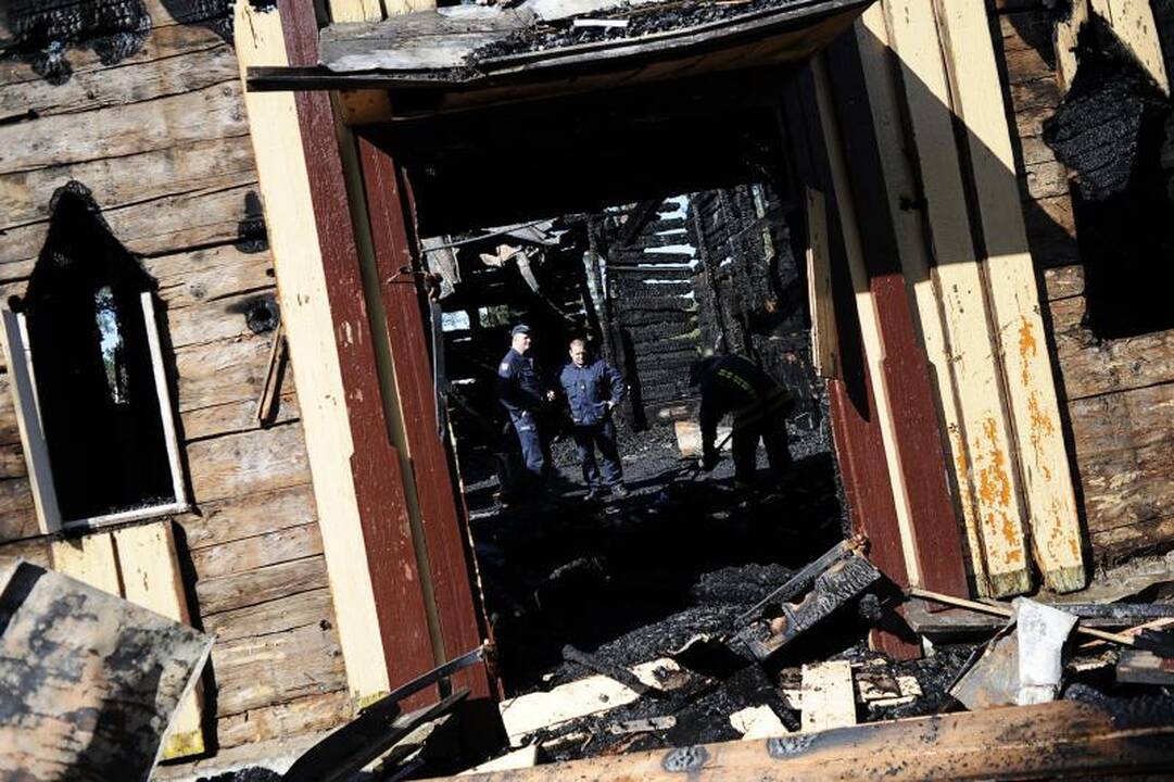 Paštuvos bažnyčios gaisras: gyventojai rauda ir ieško kaltininkų