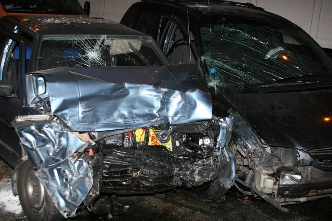 Vilniuje susidūrė keturi automobiliai, žuvo vairuotojas