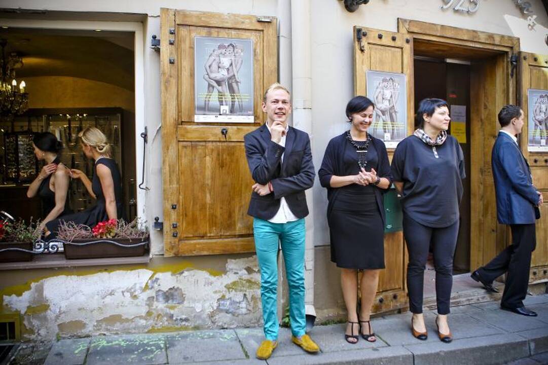 „Tango Salon“ – apie moters grožį ir pastangas suvilioti vyrą 