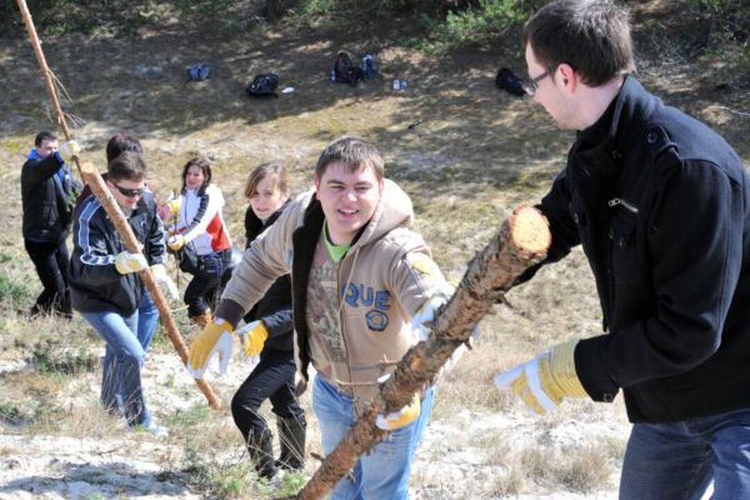 Dujininkai iš visos Lietuvos tvirtino pajūrio kopas