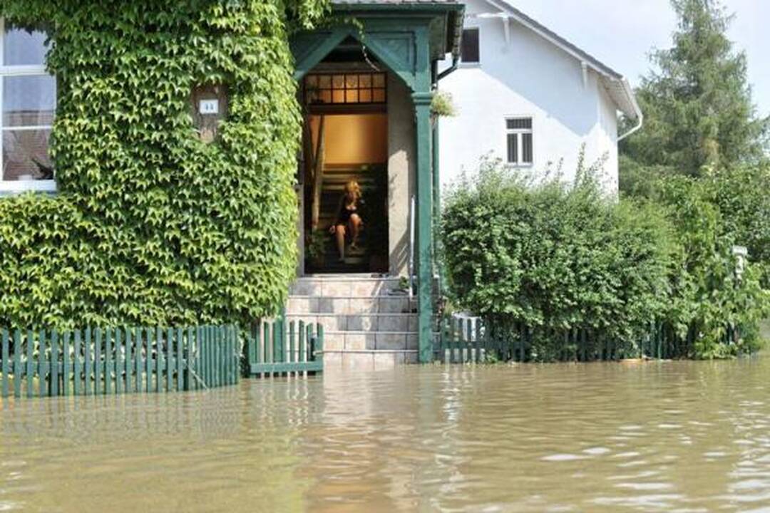 Liūtys ir potvyniai vėl užklupo Lenkiją ir jos kaimynes
