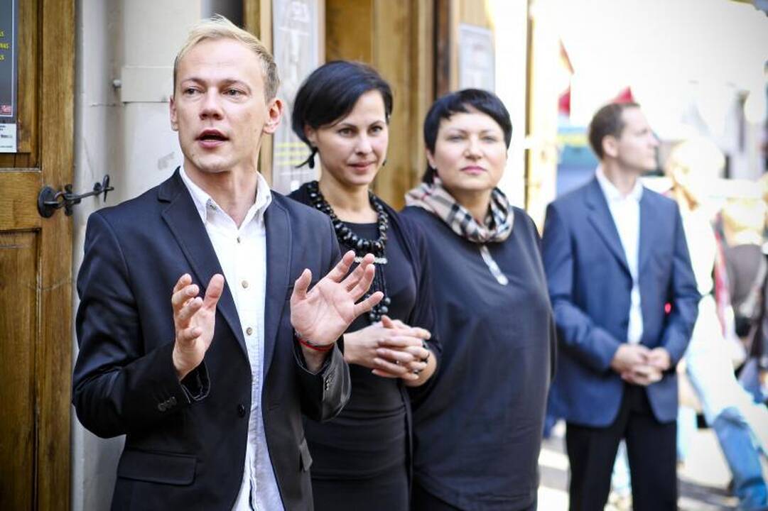 „Tango Salon“ – apie moters grožį ir pastangas suvilioti vyrą 