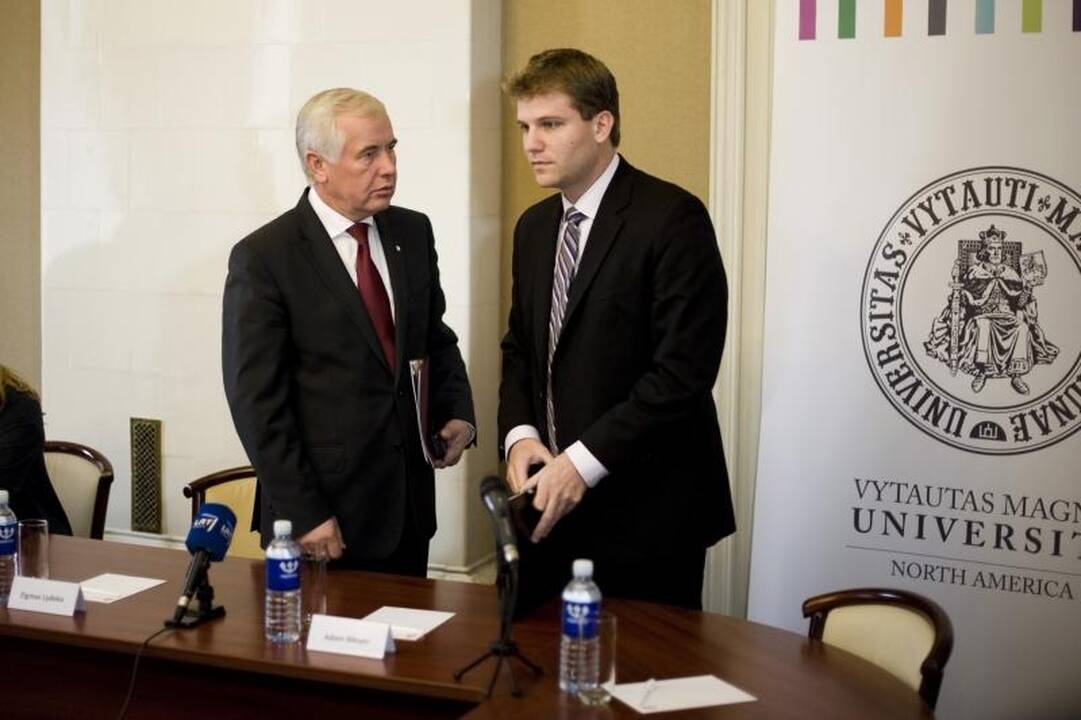Istorinis įvykis: VDU atidarė atstovybę Vašingtone