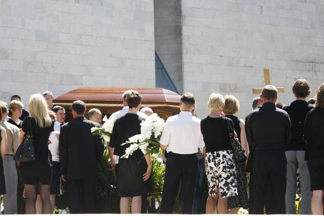 Nužudytas advokatas S.Novikovas palaidotas Kairėnų kapinėse