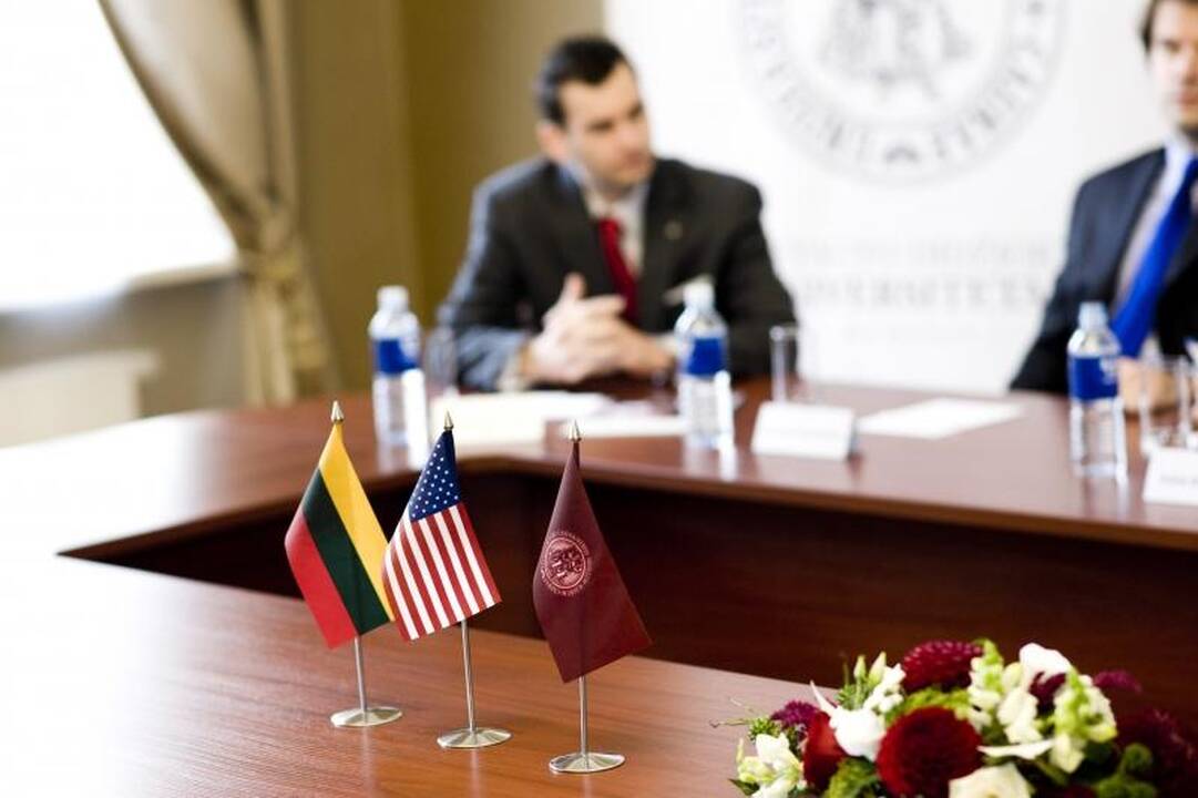 Istorinis įvykis: VDU atidarė atstovybę Vašingtone