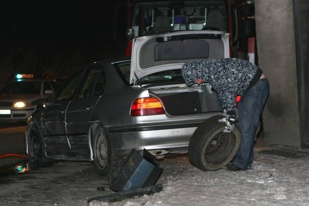 Vilniuje susidūrė keturi automobiliai, žuvo vairuotojas