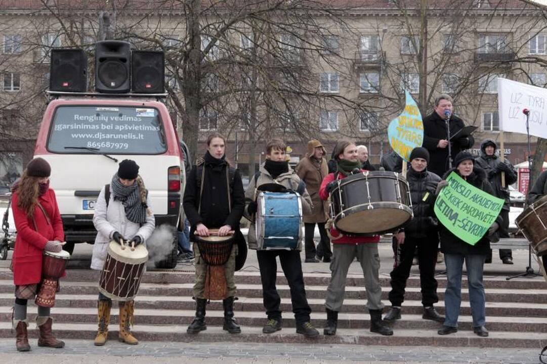 Prie Seimo vėl piketuota prieš skalūnų dujas