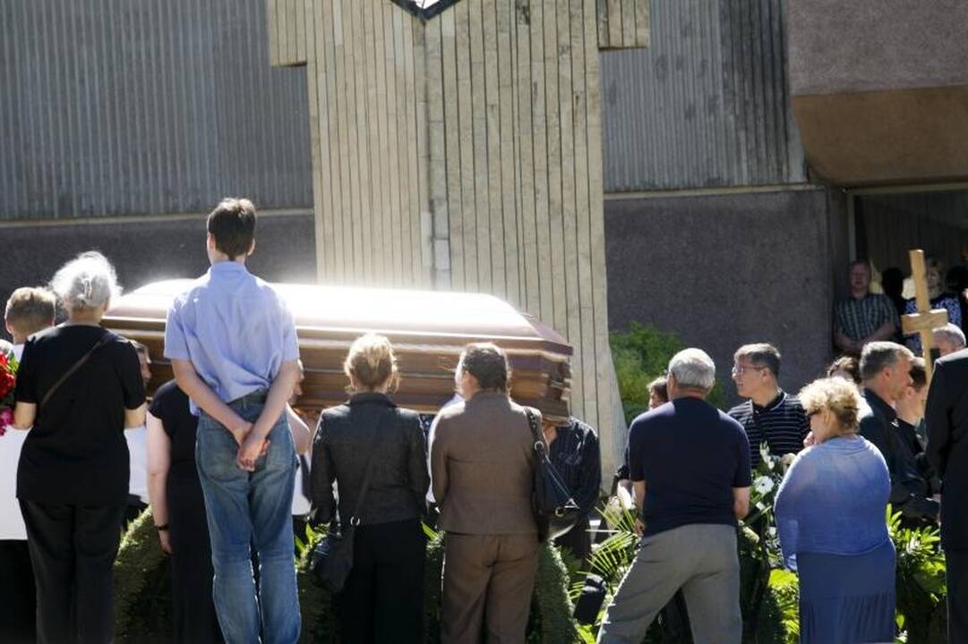 Nužudytas advokatas S.Novikovas palaidotas Kairėnų kapinėse