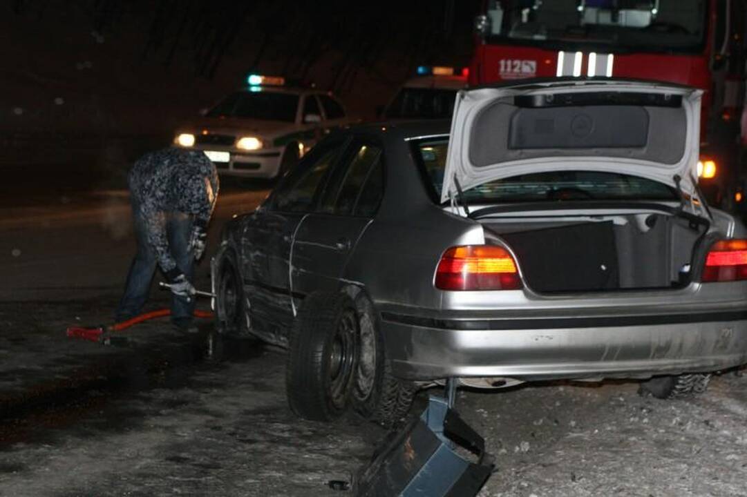 Vilniuje susidūrė keturi automobiliai, žuvo vairuotojas