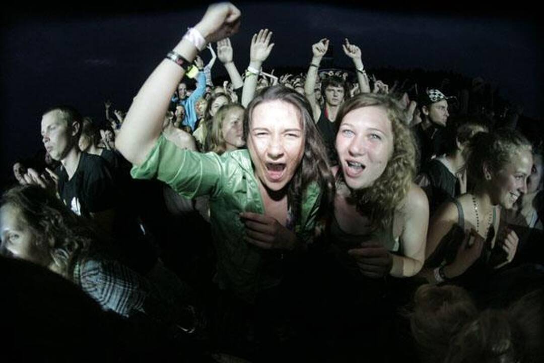 Lauktieji “Empire of the sun” Be2gether” publikos neužkaitino