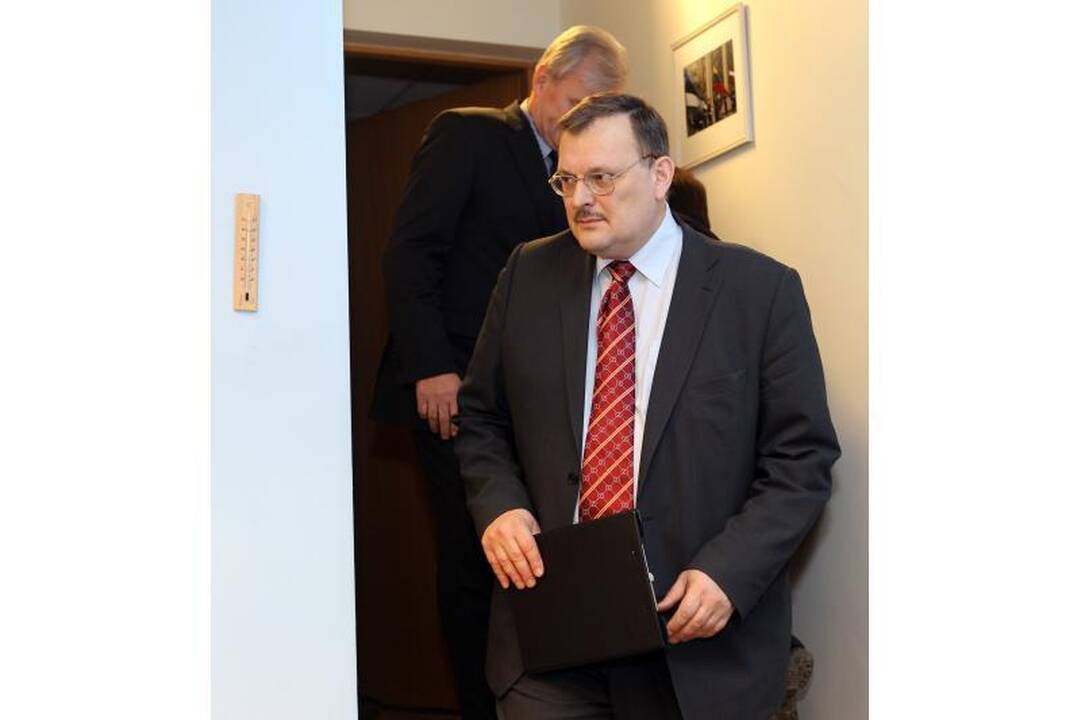 Laikinoji „Snoro“ komisija apklaus krūvą pareigūnų