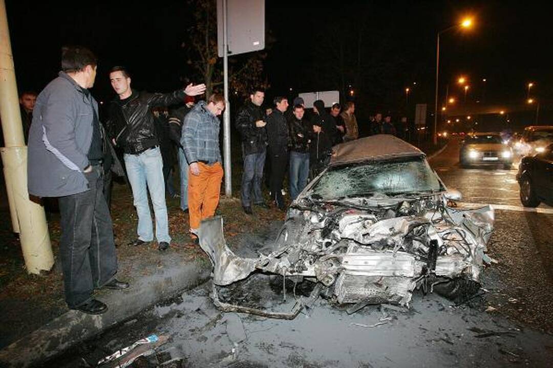 Avarijoje sužaloti trys žmonės (papildyta)