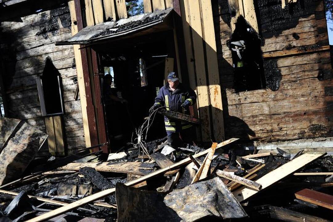 Paštuvos bažnyčios gaisras: gyventojai rauda ir ieško kaltininkų