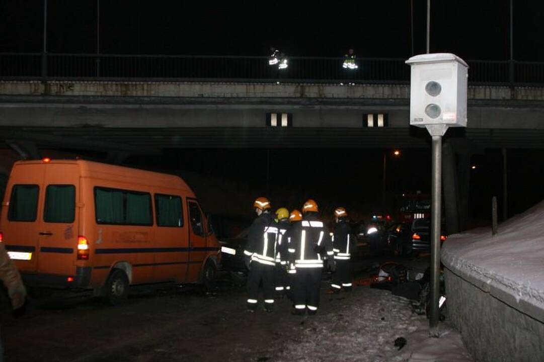 Vilniuje susidūrė keturi automobiliai, žuvo vairuotojas