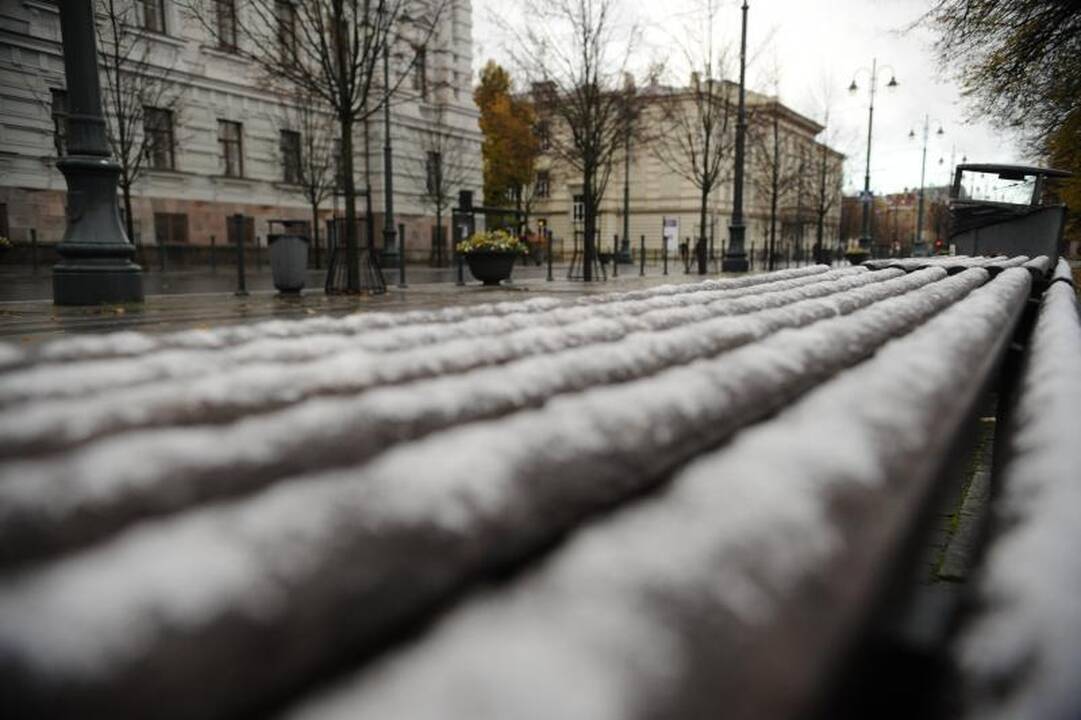 Pirmasis sniegas: vos per tris valandas Vilniuje – 27 avarijos