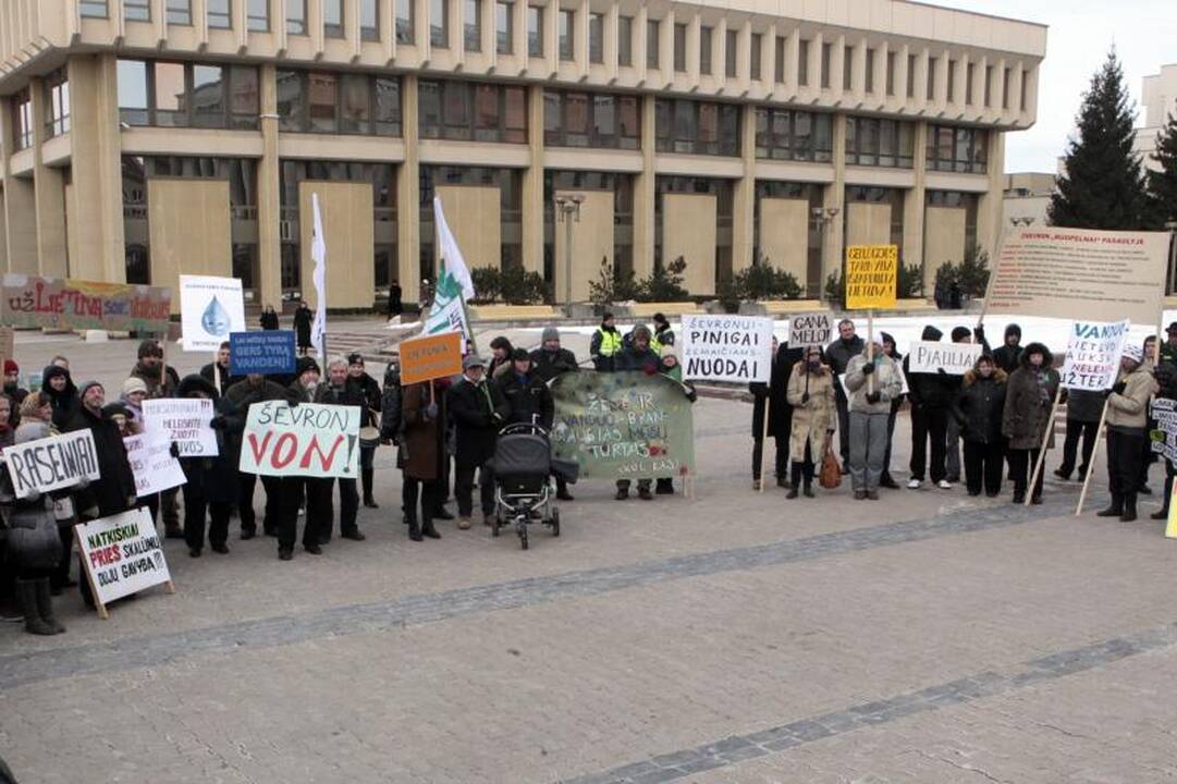 Prie Seimo vėl piketuota prieš skalūnų dujas