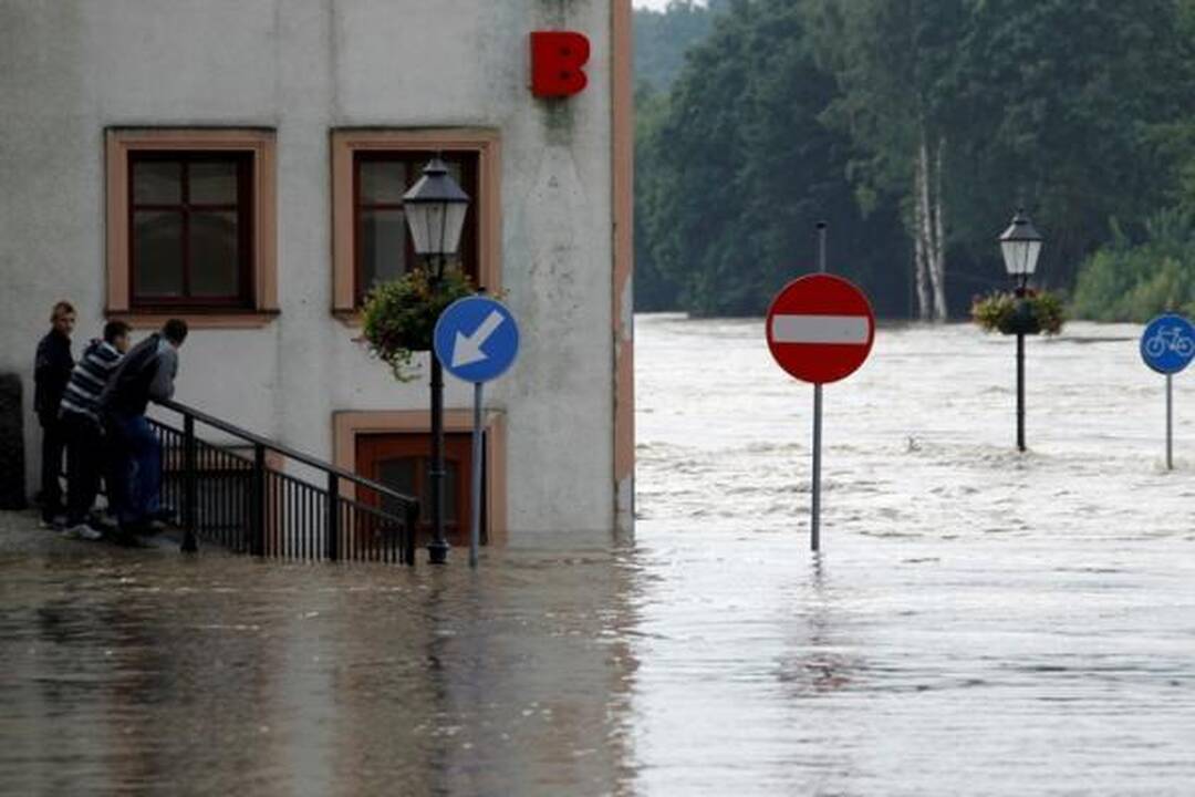 Liūtys ir potvyniai vėl užklupo Lenkiją ir jos kaimynes