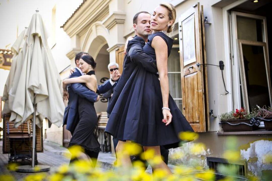 „Tango Salon“ – apie moters grožį ir pastangas suvilioti vyrą 