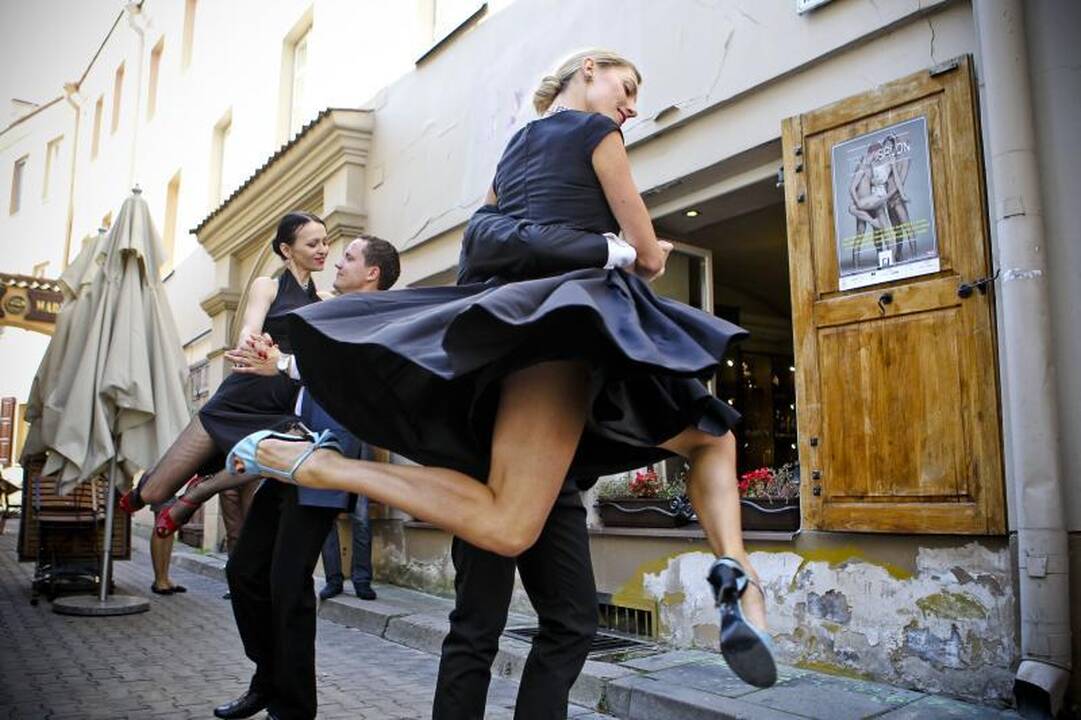 „Tango Salon“ – apie moters grožį ir pastangas suvilioti vyrą 