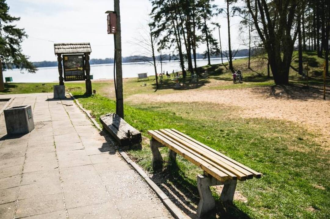 Kauno paplūdimiuose – šiukšlės ir plaukiojantis biotualetas