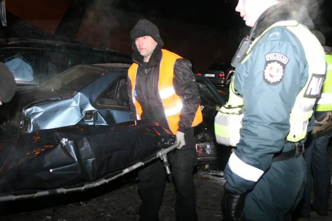Vilniuje susidūrė keturi automobiliai, žuvo vairuotojas