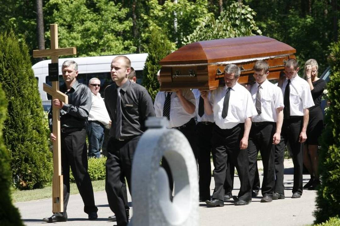 Nužudytas advokatas S.Novikovas palaidotas Kairėnų kapinėse