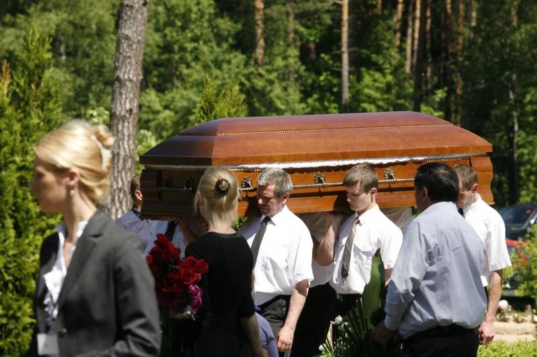Nužudytas advokatas S.Novikovas palaidotas Kairėnų kapinėse