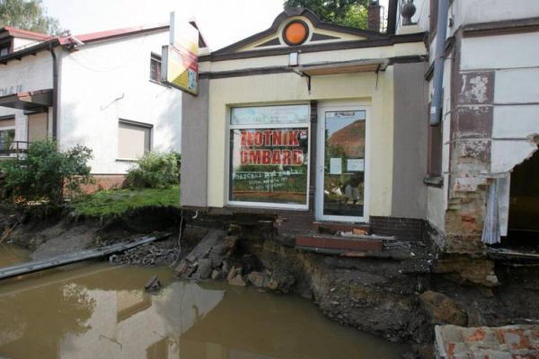 Liūtys ir potvyniai vėl užklupo Lenkiją ir jos kaimynes
