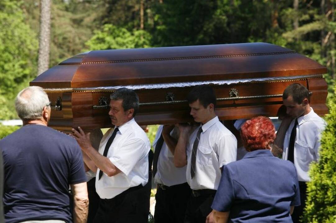 Nužudytas advokatas S.Novikovas palaidotas Kairėnų kapinėse