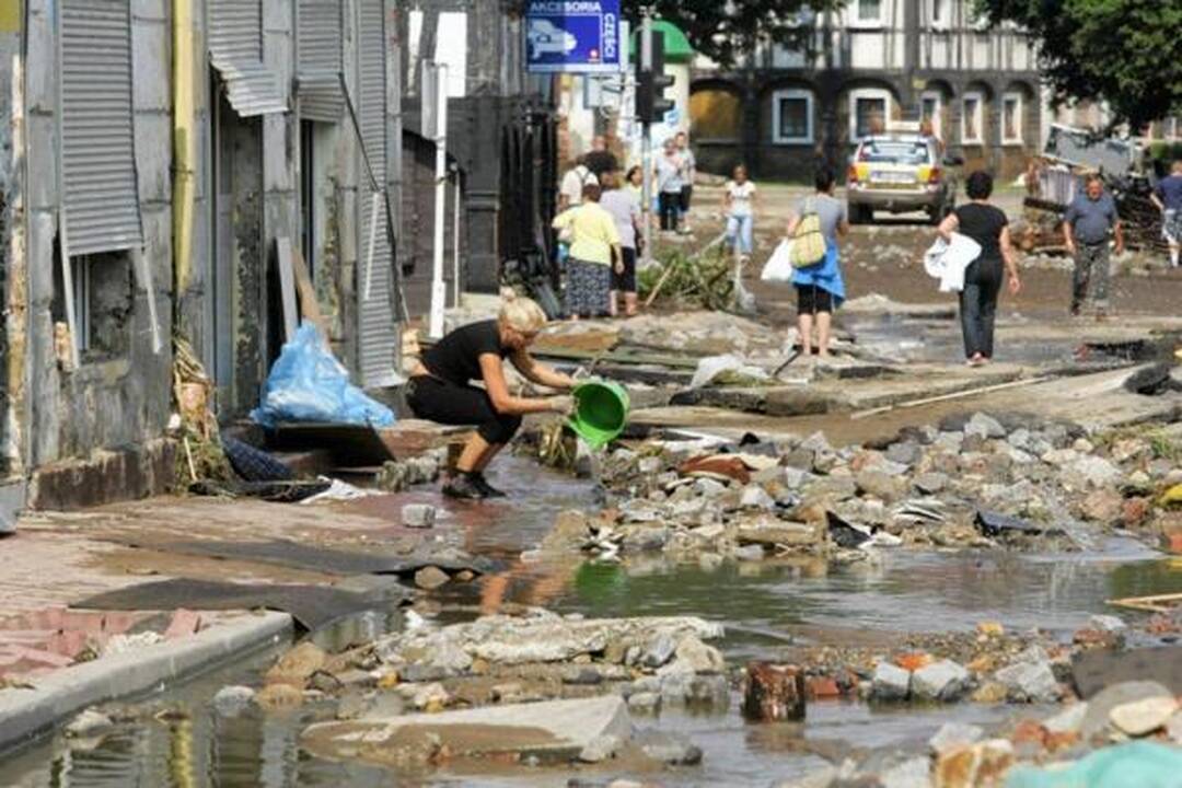 Liūtys ir potvyniai vėl užklupo Lenkiją ir jos kaimynes