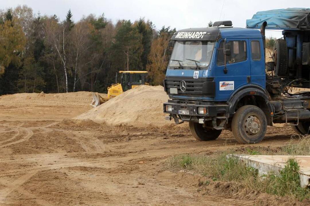 Kariotiškų sąvartyne iš rezervuaro ištekėjo teršalai (atnaujinta)