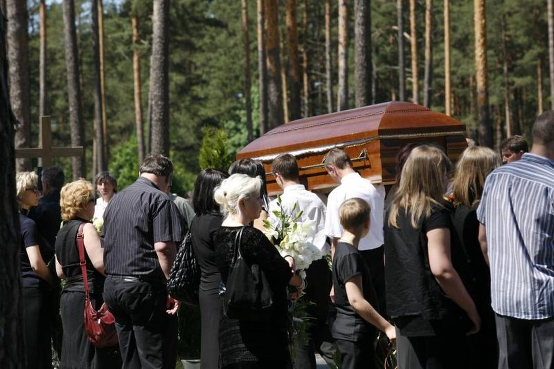 Nužudytas advokatas S.Novikovas palaidotas Kairėnų kapinėse