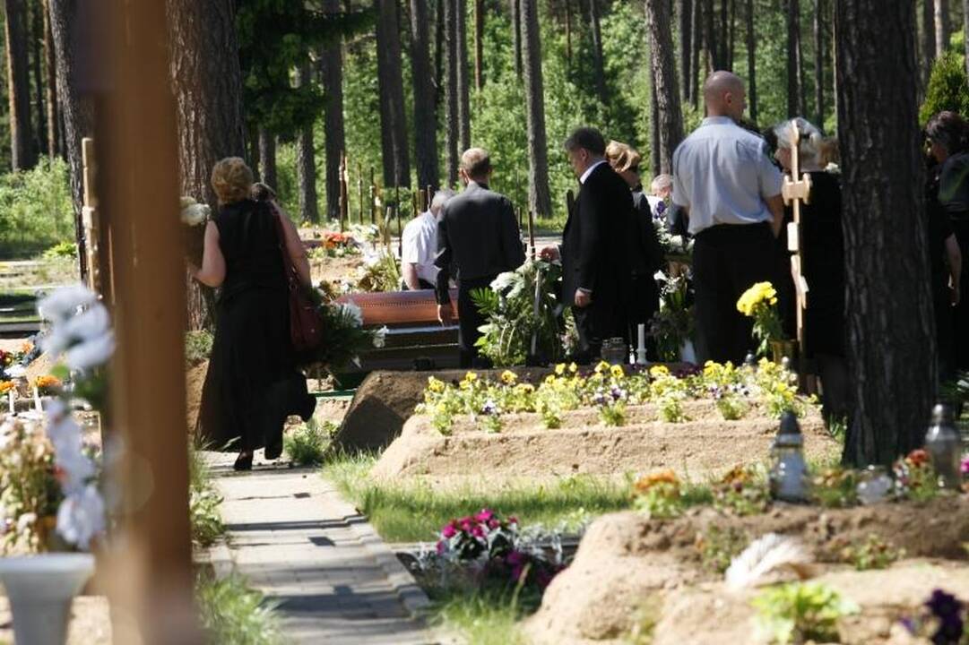 Nužudytas advokatas S.Novikovas palaidotas Kairėnų kapinėse