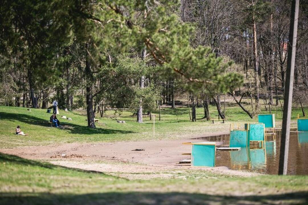 Kauno paplūdimiuose – šiukšlės ir plaukiojantis biotualetas