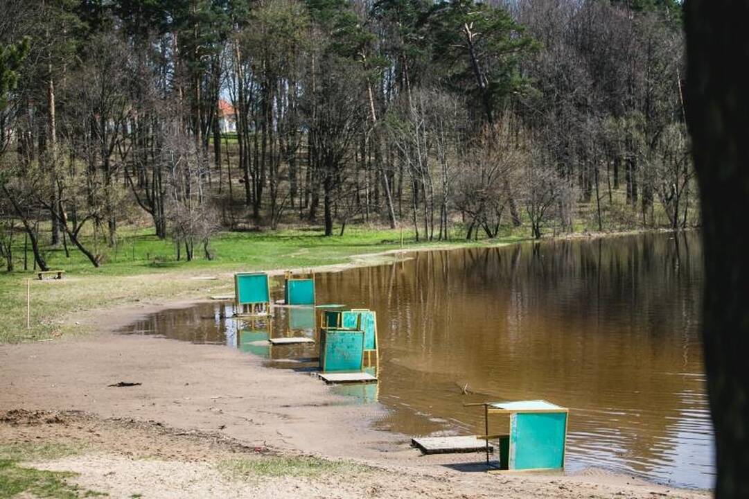 Kauno paplūdimiuose – šiukšlės ir plaukiojantis biotualetas