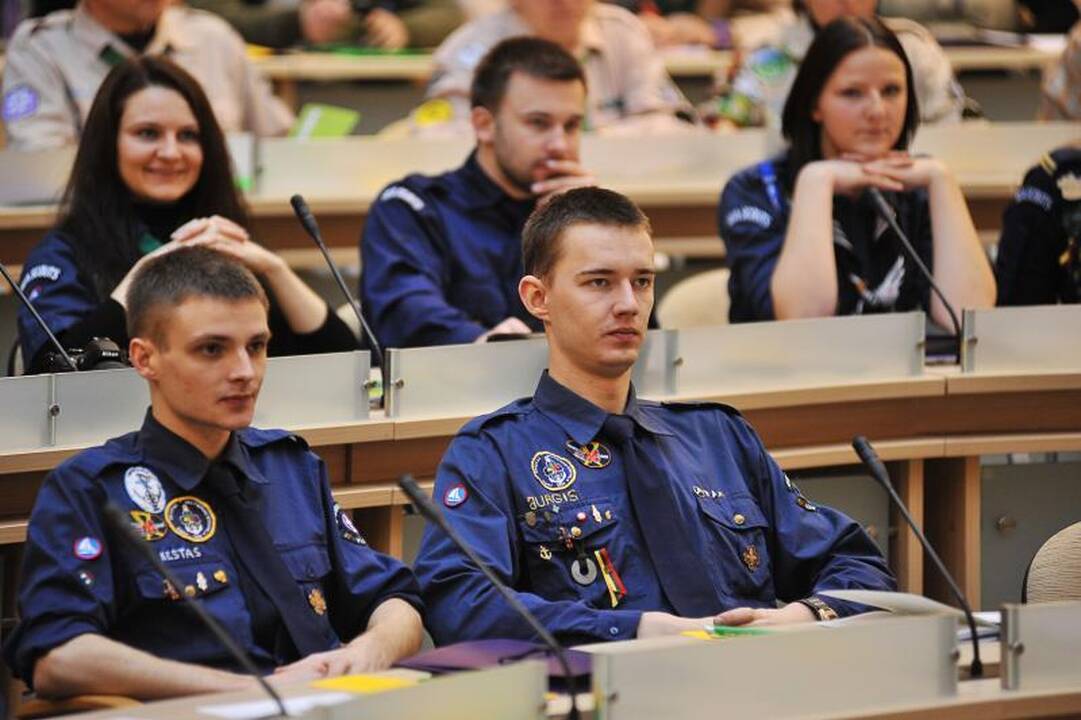Išvilioję jaunimą į gamtą, skautai įskiepija vertybes