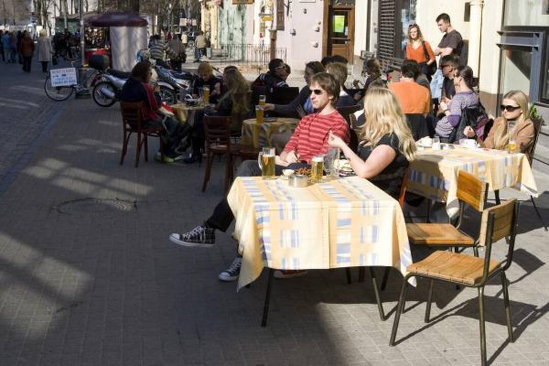 Vilniaus lauko kavinėse pinga alus