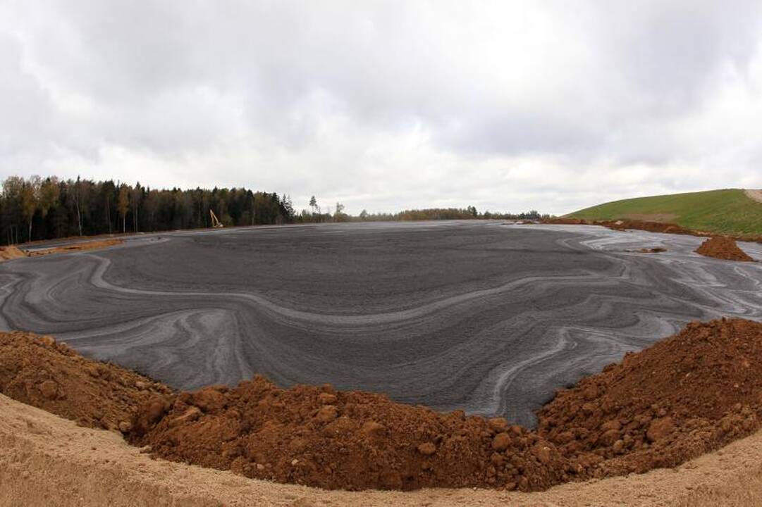Kariotiškų sąvartyne iš rezervuaro ištekėjo teršalai (atnaujinta)
