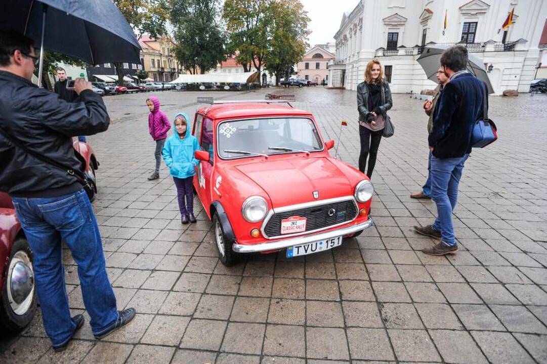 Į Kauną užsuko klasikinių automobilių ralis